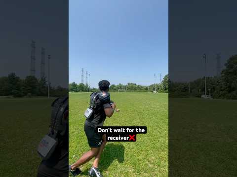 How to throw better?👀 #football #nfl #sports #ncaa #madden #quarterback #highschoolfootball