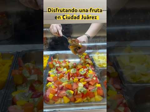 Disfrutando una rica fruta en Ciudad Juárez 😋