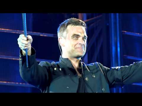 Progress Live 2011: Robbie Performs Angels At Sunderland (27 May)