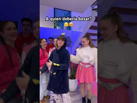 A quien debería besar? 🫣😍