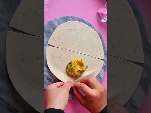 Easy Samosa folding method #viral #trending #food#samosa #samosafolding#recipe#vegan#easy#streetfood