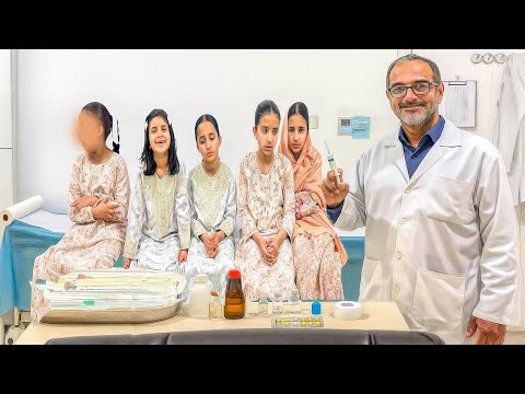 لما الدكتور يكشف من المريضة من بناتي ويعطيها اكبر 💉😭 -    سوالف بناتي