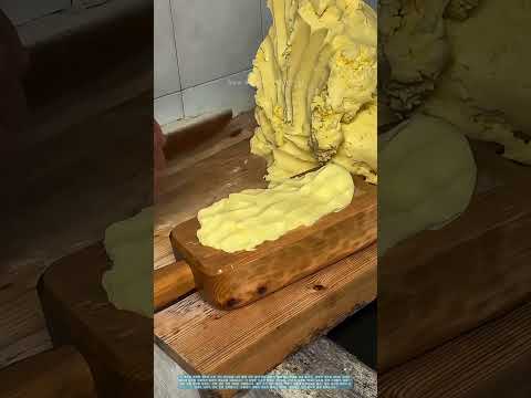 전통을 다져 넣다: 물속에 담가 수십 년을 견디게 하는 치즈의 비밀