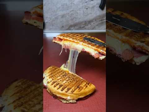 Füme dilli kaşarlı tost !
