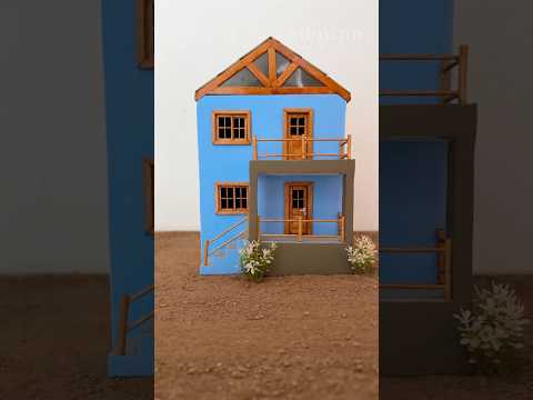 Casa rústica com 2 pisos varandas e portas de madeira. Arquitetura civil moderna #shorts