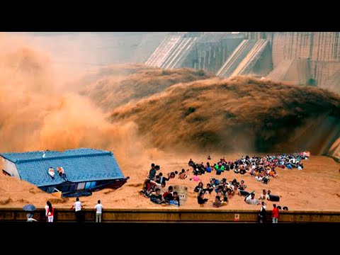 2 minutes ago! 290,000 people are evacuated! Entire cities in China are sinking