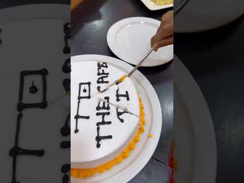ছোট বোন যখন কেক কেটে অনেক মজা পায় 😍❤️ #cake #shorts #foodyalamin #buffet