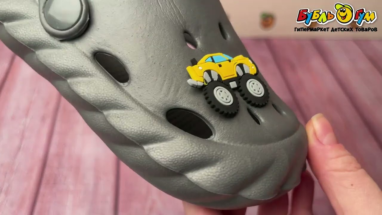 Шлепанцы Pasito пляжные с декором мотоцикл серые - видео Шлепанцы Pasito пляжные с декором мотоцикл серые - видео