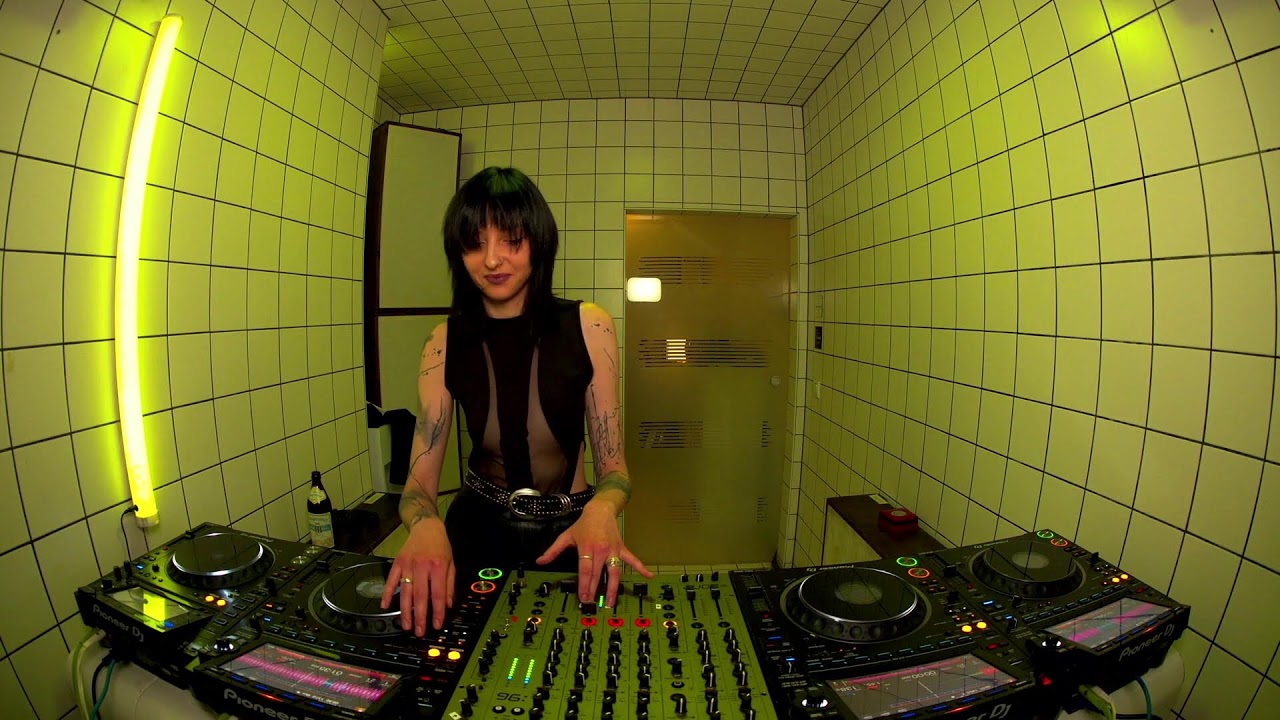 Gradient – Ly Sas | HÖR – October 30 / 2025