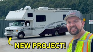 STEAL DEAL? Mike Wins a Wrecked 2000 Winnebago Minnie Winnie RV