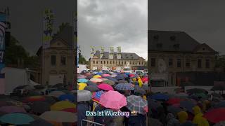 Ein Meer an ☔ Trotz des Wetters eine Fülle an Menschen bei der Eröffnung der Katholikentage Würzburg