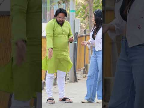 Aise ladki se dur raho #shortsfeed #comedy #comedyfilms