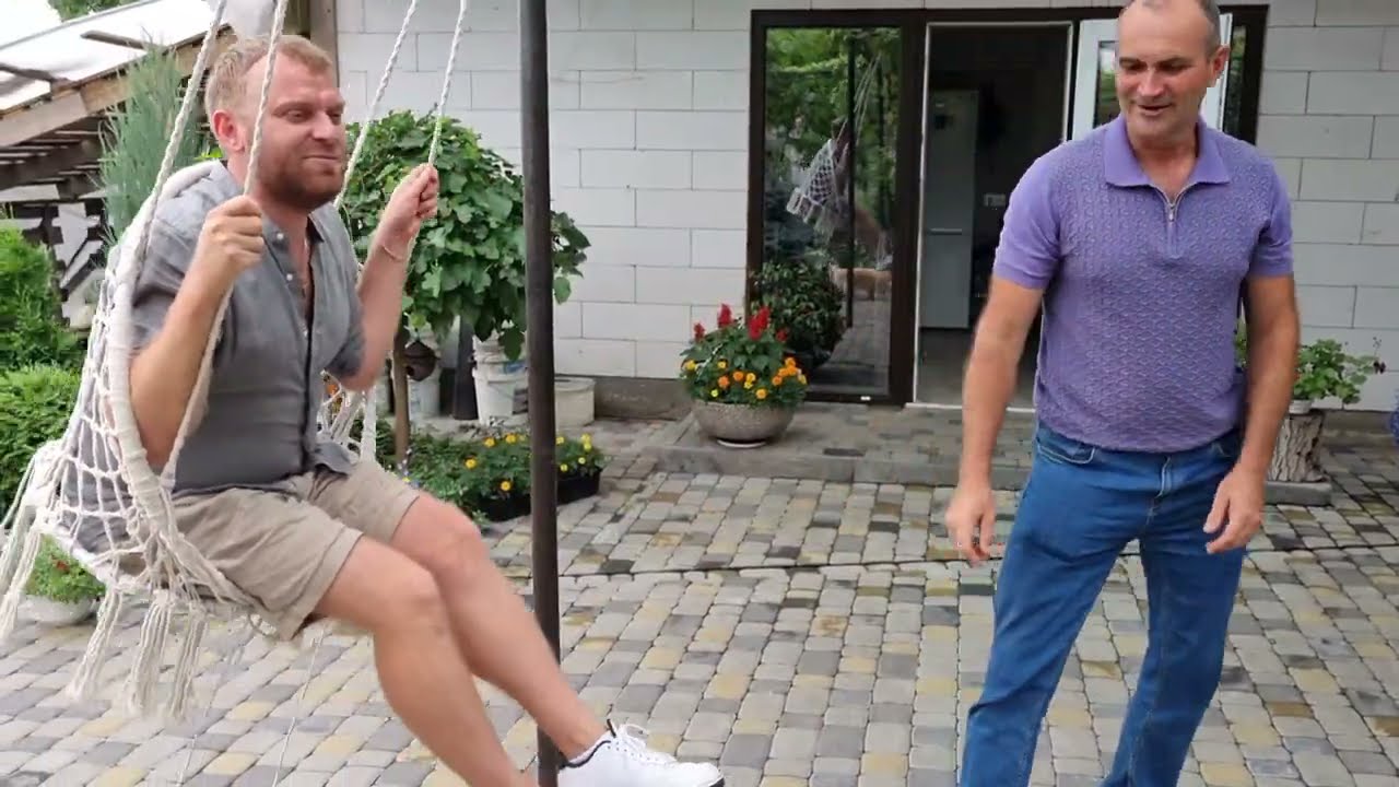 Куда делась тумбочка. с подарком