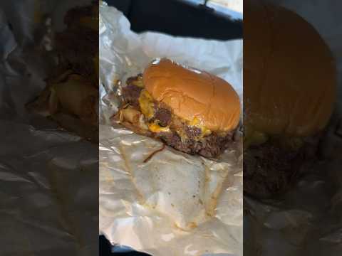 LA HAMBURGUESERÍA EN LA QUE PEDIS DESDE EL AUTO #hamburguesa #burger #comida #fastfood #food