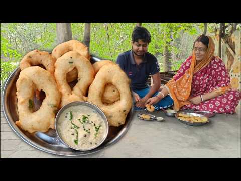 মেদু বড়া রেসিপি আর চাটনি রেসিপি একবার এইভাবে বাড়িতে বানিয়ে দেখুন | Medu Vada Recipe |