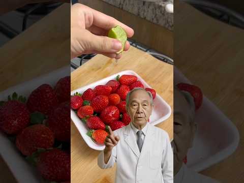 اخلط الفراولة مع الليمون.