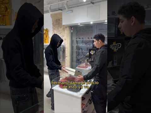 Negociación Zapatillas con Omar en The Cop Boys