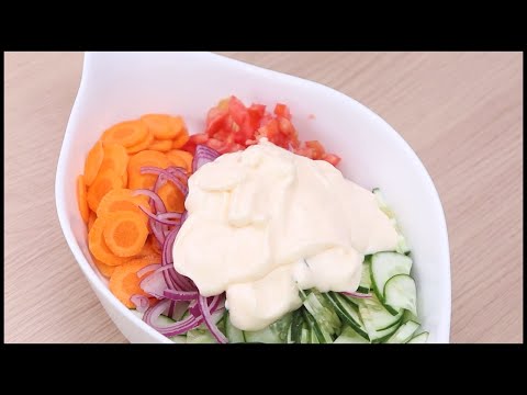 Esta salada é tão deliciosa que não consigo parar de comê-la!