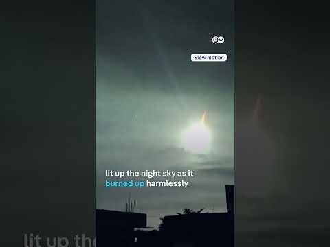Video captures the moment an asteroid lights up the sky above the Philippines | DW News