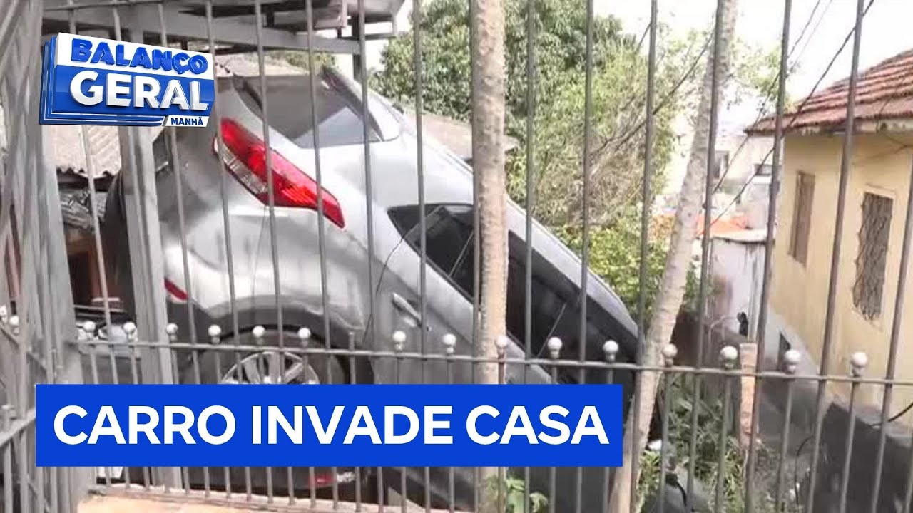 Carro desgovernado invade casa na zona norte de São Paulo