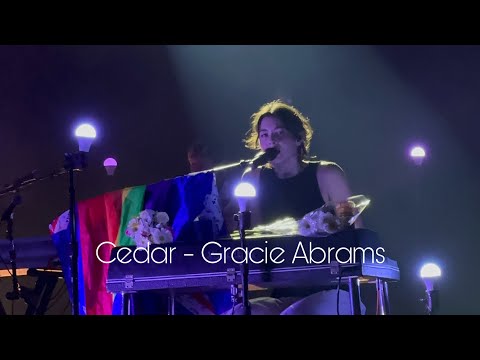 Gracie Abrams - Cedar | live performance (Brisbane N2)