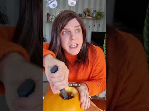 MUM: PUMPKIN CARVING ๐ #pumpkin #pumpkincarving #halloween #october #mum #mumlife #mom #mumcomedy