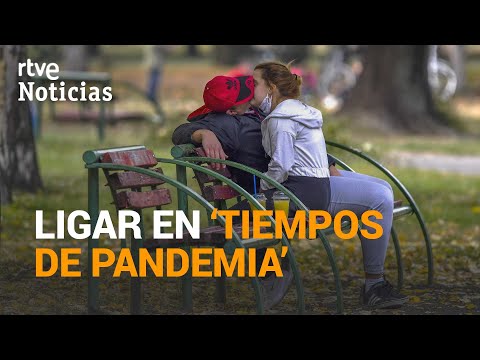 Las RESTRICCIONES SOCIALES y el MIEDO AL CONTAGIO están transformando la forma de seducir | RTVE