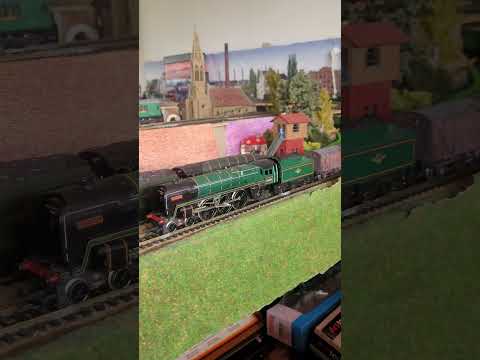#ooscale #modeltrain Hornby BR 70000 "Britannia" with a 1964 Up freight Hartford Junction