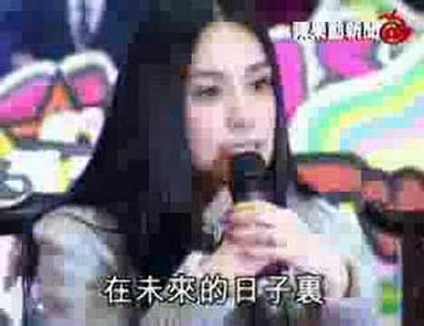 鍾欣桐現身交待淫照事件