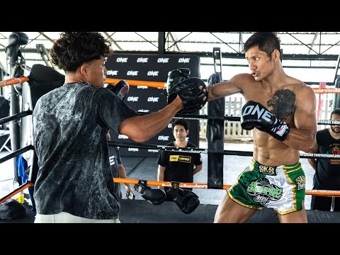 TEACHING ELITE KICKBOXER BOXING!