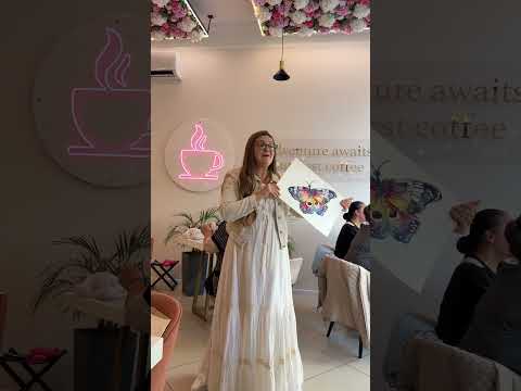 Майстер клас, де Тімея дує в крила.
