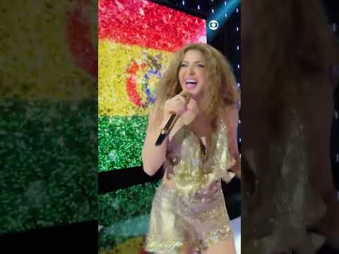 SHA SHA SHAKIRA 🎶 LA LA LATINA 💃 no palco do #Domingão! 🤩❤️✨ | TV Globo #shorts
