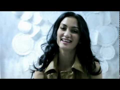Atiqah Hasiholan - Cosmopolitan Indonesia\n\n