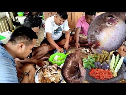 Aksi Nek4t,! MeNyantap Ikan BUNTAL BER4CUN Hasil Dari Mancing. | Eating puffer fish