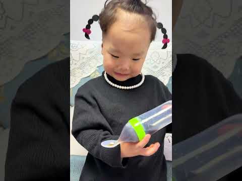 Con trai tôi đóng vai mẹ và cho tôi ăn! Thật vui quá!