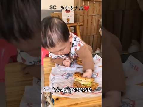 Adek syebel ambil ambil burger adek credits Li Zhi Wukang