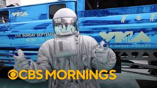 YouTube video thumbnail: Highlights From the VMA "Teal" Carpet