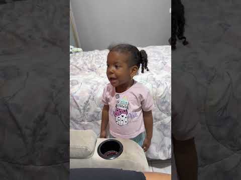 Isabella le pide a Dios por la salud de su madre