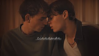Dennis & Seb | Cinnamon