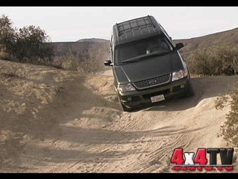 2002 Ford escape 4 x 4 driving on dry pavement #4