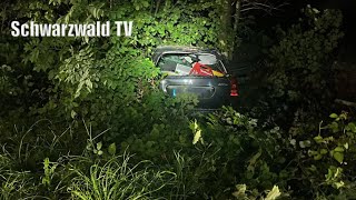 🚨🚒 Pkw kollidiert in Schopfheim-Wiechs mit Baum – Feuerwehr im Einsatz [26.08.2025]