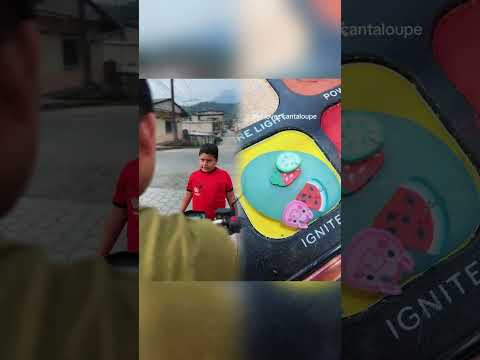 Niño pobre salva a un pollo por esta razón #reflexion