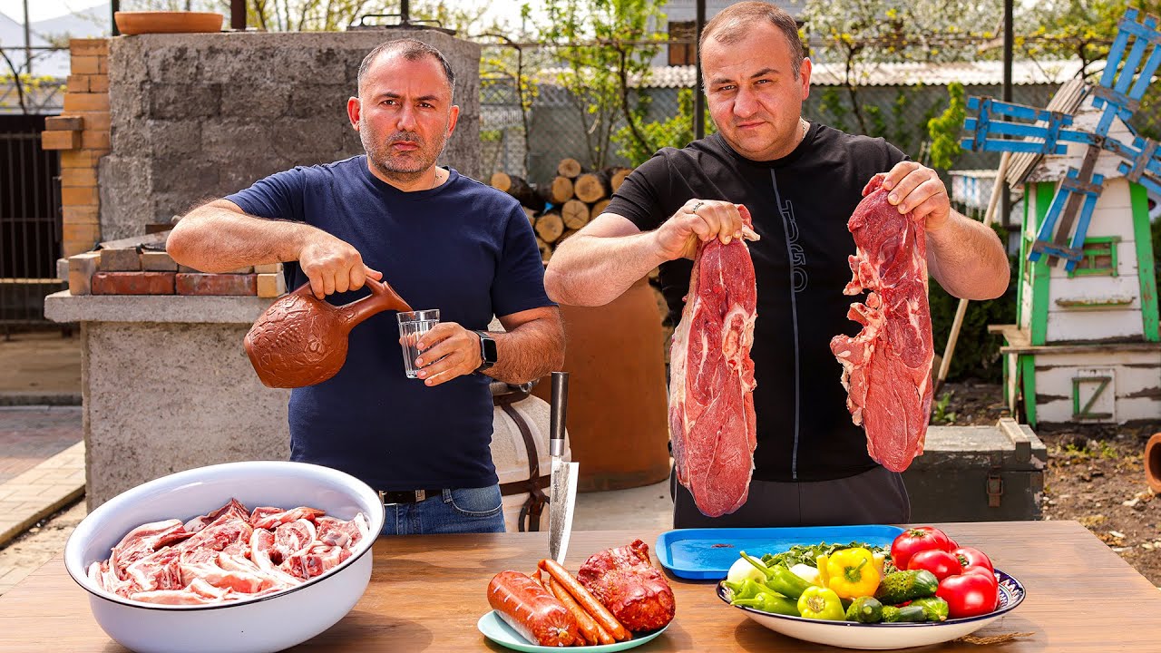 Мясной суп с копченой колбасой