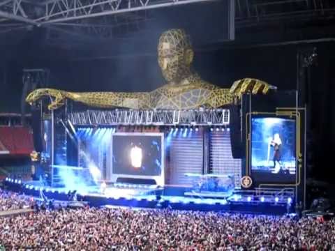 Progress Live 2011: Robbie Performs Angels At Cardiff (15 June)