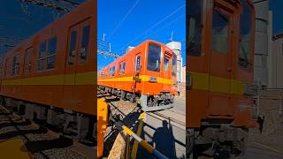 踏切を通過するオレンジの亀戸線！ #撮り鉄 #train #鉄道 #踏切