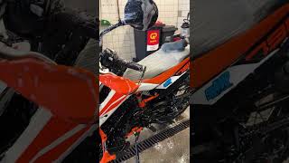 De KTM 790 ADVENTURE R staat showroomklaar. Volledig gecontroleerd en direct beschikbaar!
