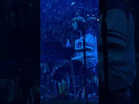 Billie performing “ocean eyes” in Melbourne, Australia