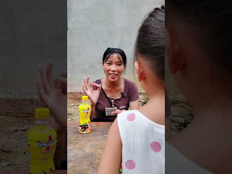 Ném chai nước vẫn thẳng đứng. #funny #comedy #cute