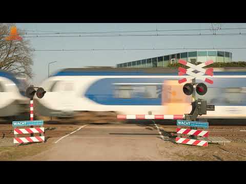 DUTCH RAILROAD CROSSING – Heeze – Het Heike