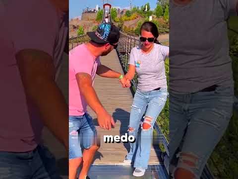 Ele quebrou a ponte de vidro!!